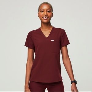 EUC Figs Catarina one-pocket scrub top